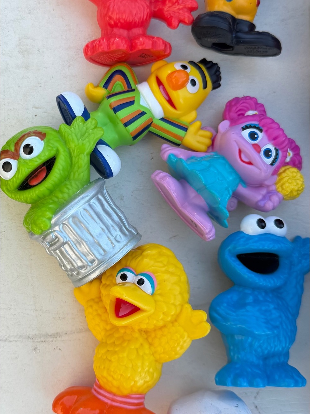 Sesame Street Figurine Pack - Yellow, Blue, Green, Pink, Silver